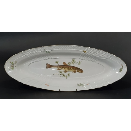 1 - An Italian porcelain ichthyological part dinner service by Richard Ginori comprising fish serving pl... 