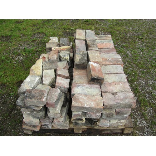 1089 - Approx 200 reclaimed hand made bricks 18th c or earlier, (100 whole, 100 half bricks approx) reclaim... 