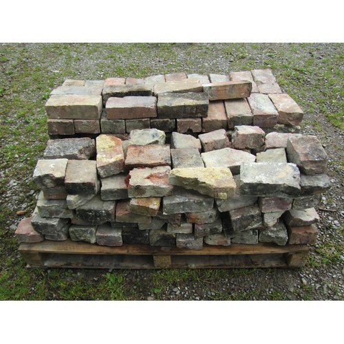 1089 - Approx 200 reclaimed hand made bricks 18th c or earlier, (100 whole, 100 half bricks approx) reclaim... 