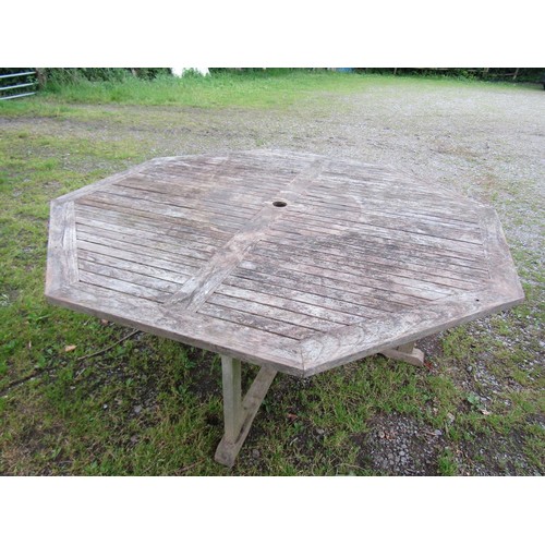 1093 - A large Bramblecrest weathered teak garden table with overhanging octagonal segmented slatted panell... 