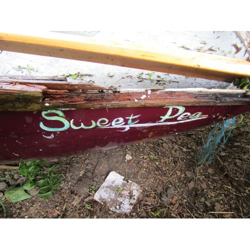 1110 - A small painted rowing boat with fibreglass hull and wood trim named Sweet Pea, complete with a pair... 