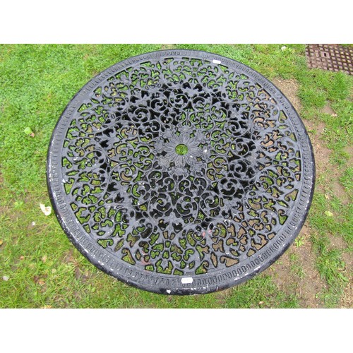 1134 - A cast iron Britannia head pub/garden table with associated fixed circular overhanging decorative pi... 