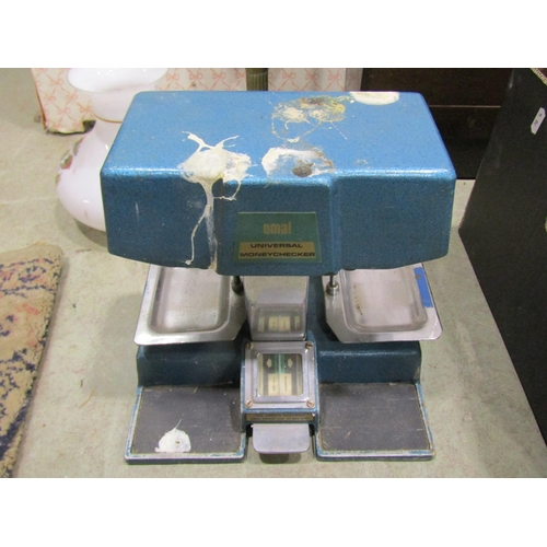 1310 - Mixed vintage kitchenalia to include mellow moulds, together with mixed lighting, tools, etc