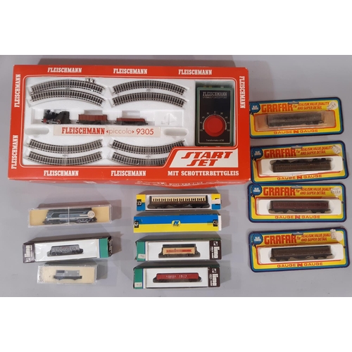 788 - Boxed N gauge railway models including box set 9305 by Fleischmann, a Wrenn/ Lima Micro-model SNCF d... 