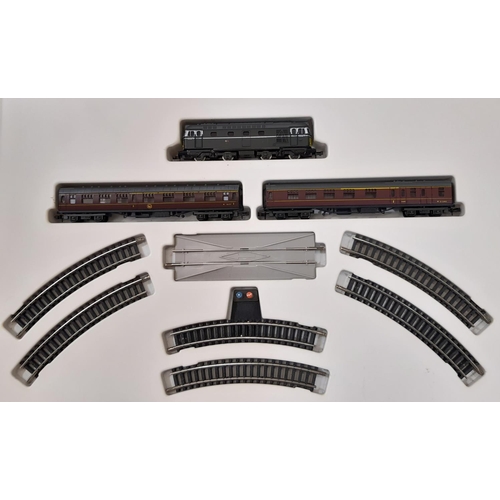 789 - A collection of boxed N gauge railway models by Hornby Minitrix including 102 Passenger Set, N205  2... 