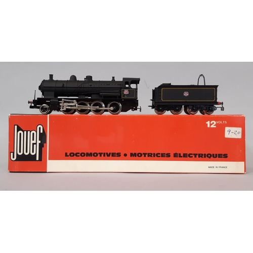 792 - Mixed collection of 00 and HO gauge railway models comprising a boxed 2-8-0 SNCF locomotive and tend... 