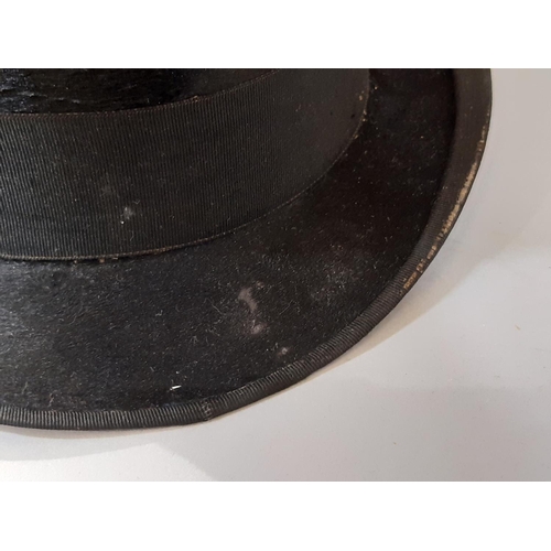 810 - Early 20th century black silk top hat by A Germa of Paris with box, crown height 14cm, internal size... 