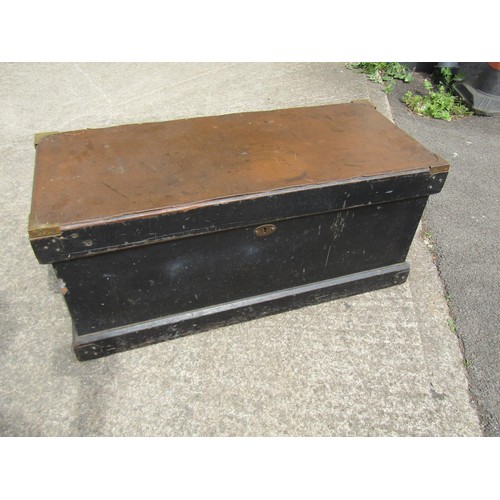 1686 - An old stained pine carpenters tool chest with hinged lid enclosing two removable tray compartments ... 