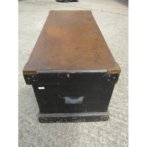 1686 - An old stained pine carpenters tool chest with hinged lid enclosing two removable tray compartments ... 