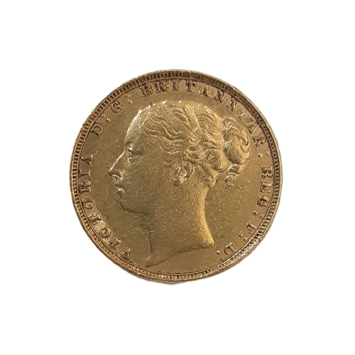 825 - Victoria (1837 - 1901) A gold full sovereign coin, 1885.