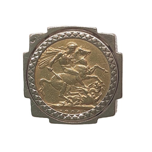 860 - Victoria (1837 - 1901) a gold full sovereign coin, 1900, mounted as a ring in 9ct yellow gold, with ... 