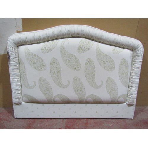 1725 - Two contemporary upholstered wall mounted bedhead boards, to accompany 4 ft 6 beds, together with tw... 