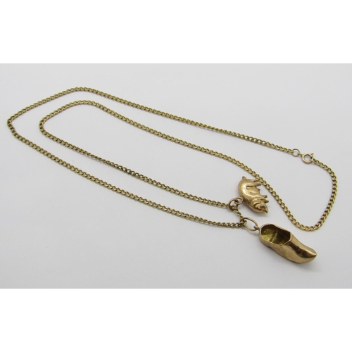 326 - 9ct chain necklace with two 9ct charms / pendants in the form of a pig and a clog, chain 55.5cm L ap... 