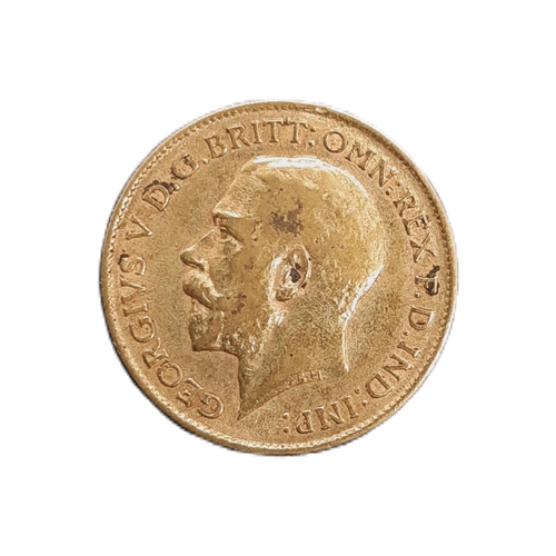 870 - George V (1910 - 1936) A gold half sovereign coin, 1914.