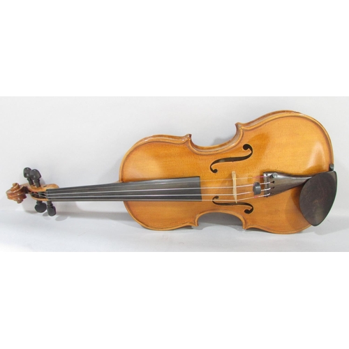 580 - A mid 20th century Italian violin, bearing a label to the interior, “Genarro De Luccia Fece in Casig... 