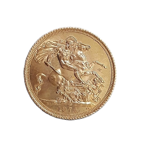 867 - Elizabeth II (1952 - 2022) A gold full sovereign coin, 1974.