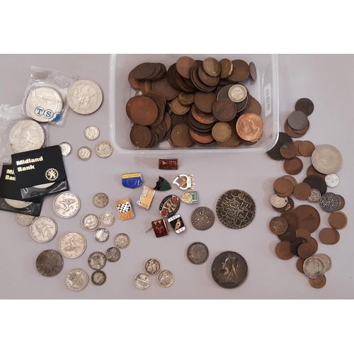 988 - A mixed collection of 18th century and later coinage to include a George III silver 6db coin, 1787, ... 