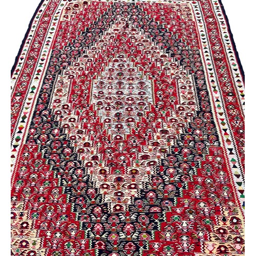 1762 - A flat weave carpet with an all over concentric diamond pattern, 250cm x 150cm approximately