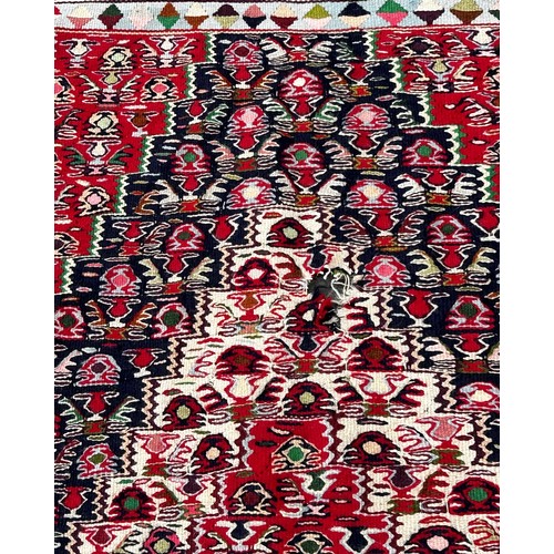 1762 - A flat weave carpet with an all over concentric diamond pattern, 250cm x 150cm approximately