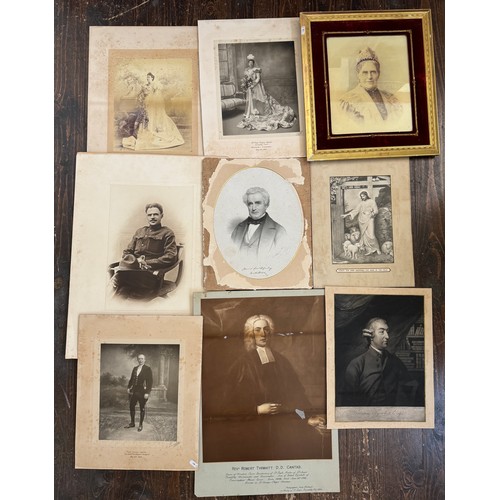 752 - A collection of unframed military & other photographs