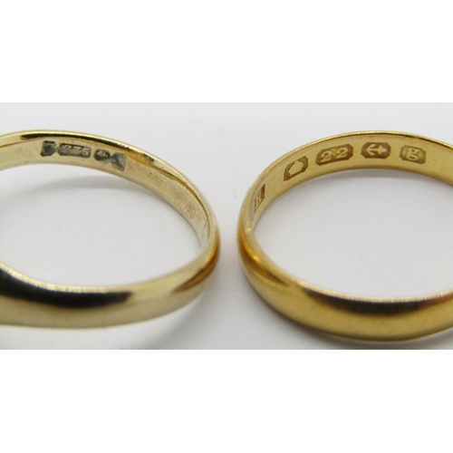 365 - 22ct wedding ring, 2.8g and a 9ct signet ring with engraved initials 'DSB', 4.3g, both size O/P