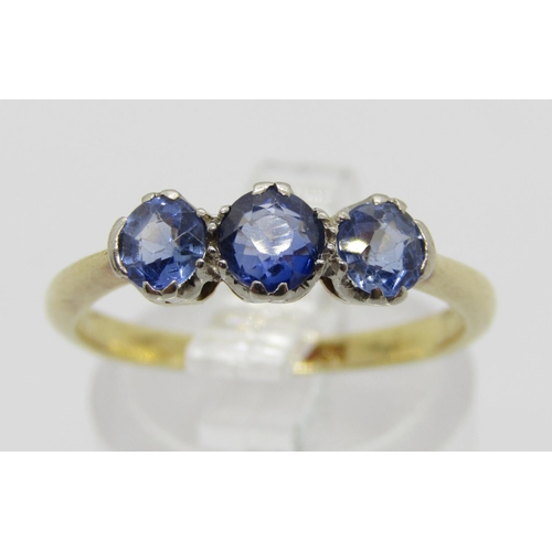 377 - Mid 20th century 18ct three stone sapphire ring, size N/O, 2.6g