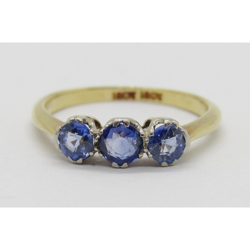 377 - Mid 20th century 18ct three stone sapphire ring, size N/O, 2.6g