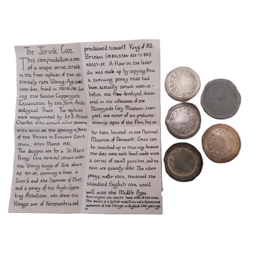 981 - Mixed circulated British silver and copper coinage to include commemorative and other crown coins, e... 