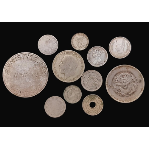 983 - Mixed British and worldwide coinage, other world coins and banknotes to include half crowns, shillin... 