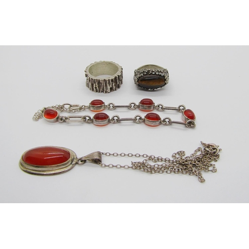 397 - A mixed group of jewellery to include a ruby and rose-cut diamond stick pin, a further quatrefoil pe... 