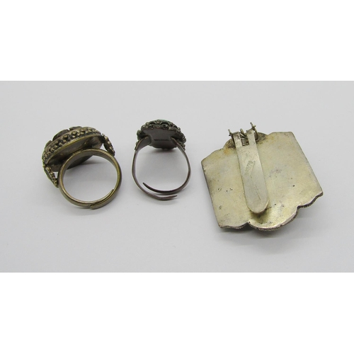 418 - Mixed collection of antique and later silver and white metal jewellery to include an Aesthetic Movem... 