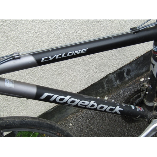 1746 - A Ridgeback cyclone mountain/hybrid bike