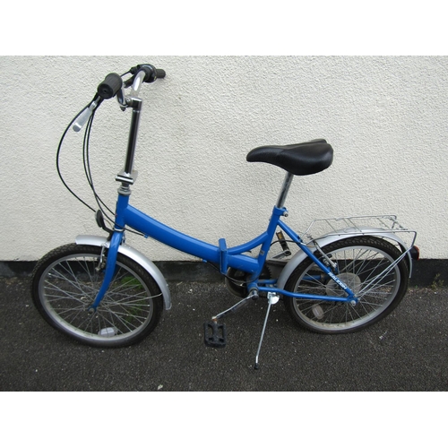 1749 - 2 folding bikes - A Raleigh and a Ridgeback model