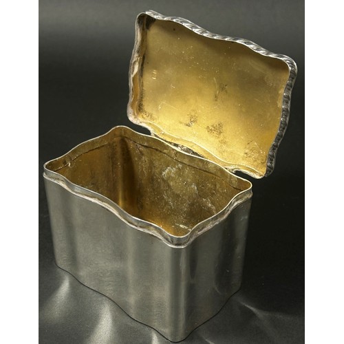 264 - An early 20th century silver tea caddy with hinged lid, Birmingham 1905, 5.8oz,