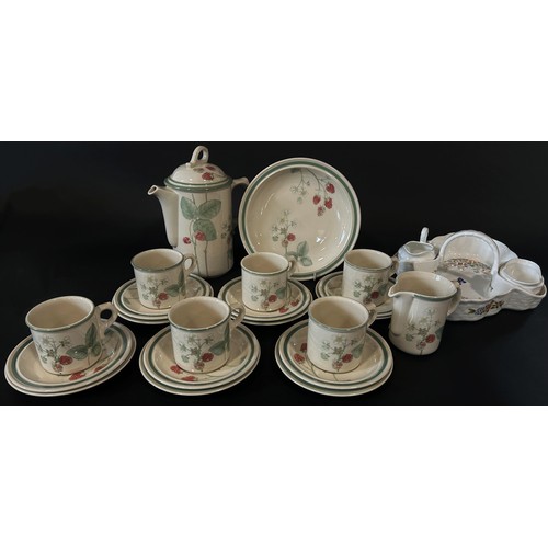 14 - A Wedgwood tea service (6) ‘Raspberry Cane’ together with an Aynsley ‘Cottage Garden’ strawberry ser... 