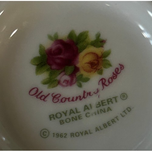 21 - A quantity Royal Albert Old Country Roses pattern tea, coffee and dinner wares comprising eleven din... 