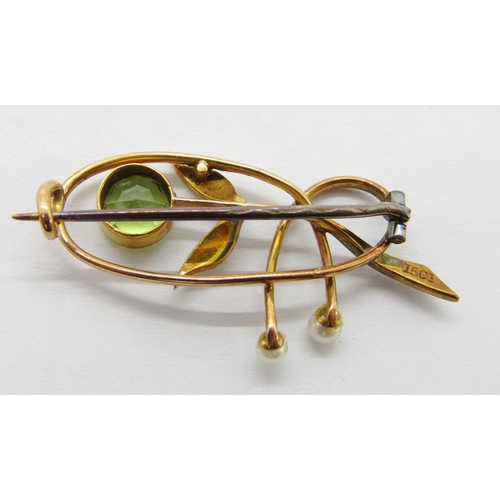 320 - Edwardian 15ct peridot and seed pearl brooch, 3.4cm W approx, 3.3g