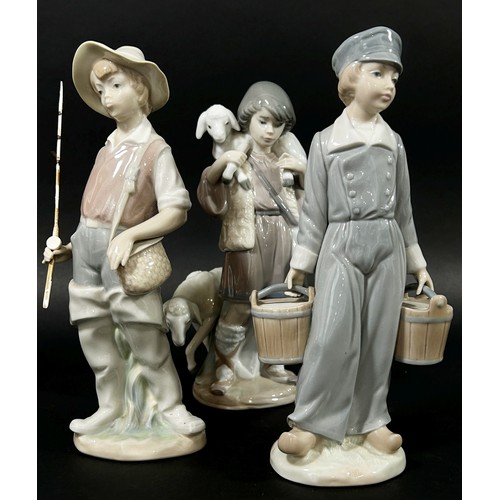 72 - 3 Lladro porcelain figures, the tallest 23cm high (3)