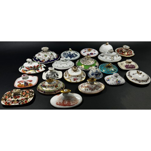 34 - A mixed collection of 30 18th century and later porcelain pot lids of varying form and design, Engli... 