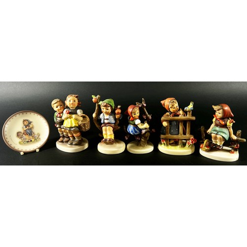 63 - A group of 9 German Goebel figures together with a small Goebel Hummel plate (10)