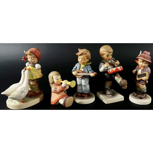 63 - A group of 9 German Goebel figures together with a small Goebel Hummel plate (10)