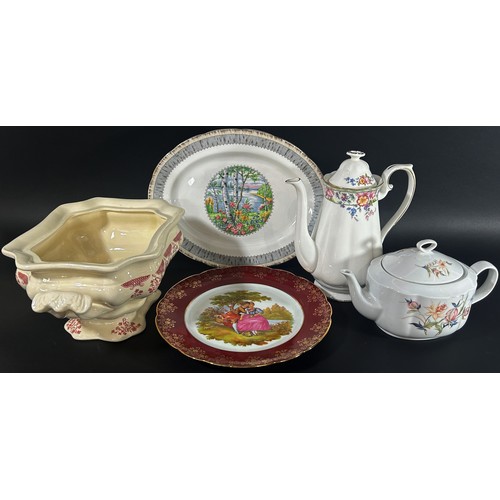 101 - Mixed dinnerwares to include a Masons iron stone lidded tureen, Royal Winton teawares, Royal Albert ... 