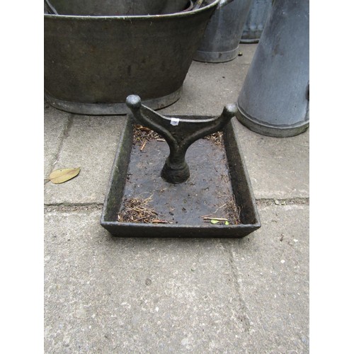 1186 - A 19th century cast iron boot scraper with rectangular tray base, various vintage galvanised wares i... 