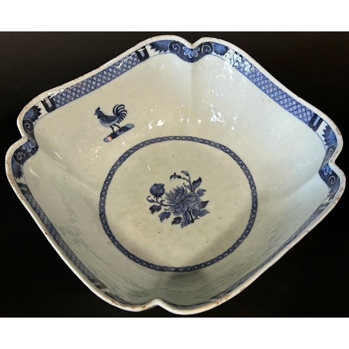 125 - A large late 18th/early 19th century Chinese export blue and white porcelain bowl of pinched squared... 