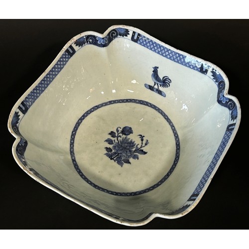 125 - A large late 18th/early 19th century Chinese export blue and white porcelain bowl of pinched squared... 