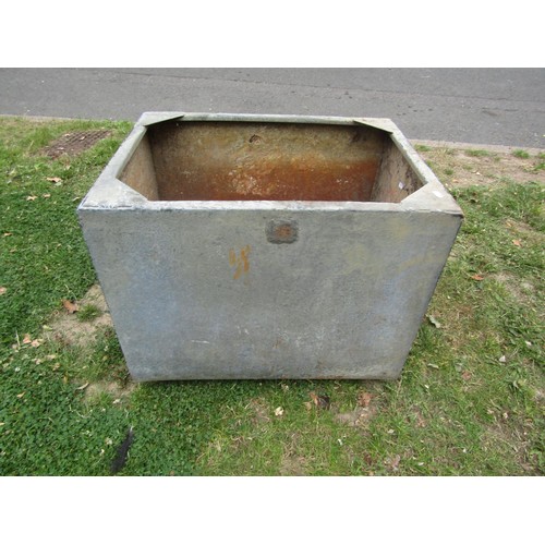 1224 - A reclaimed galvanised steel water tank of rectangular form 50 cm high x 68 cm x 51 cm