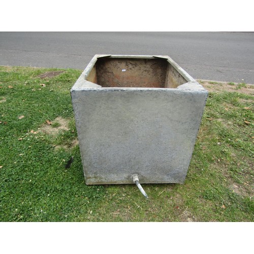 1224 - A reclaimed galvanised steel water tank of rectangular form 50 cm high x 68 cm x 51 cm