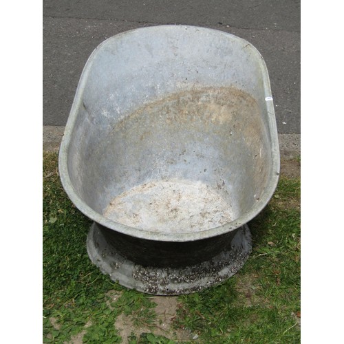 1235 - A galvanised tin hip bath