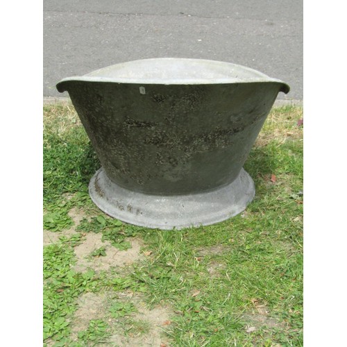 1235 - A galvanised tin hip bath