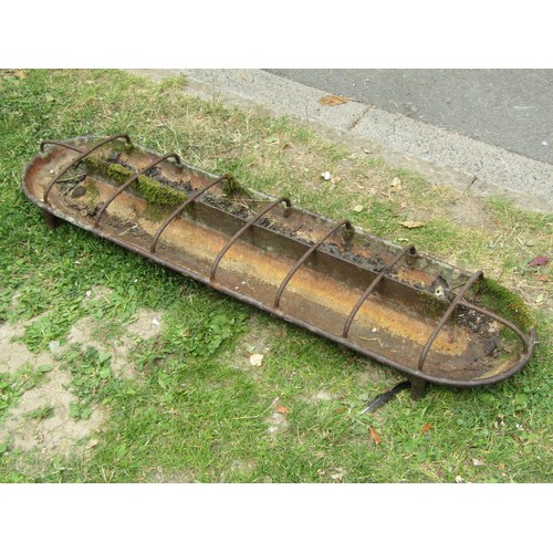 1249 - A vintage cast iron cigar shaped pig trough with open rung and central division, 122 cm (4ft long) x... 